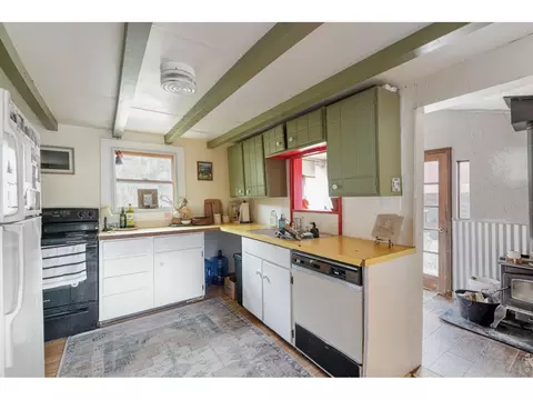 Kitchen - 548 Coughlin Meadows Rd, Boulder, CO 80302 photo 4 of 4