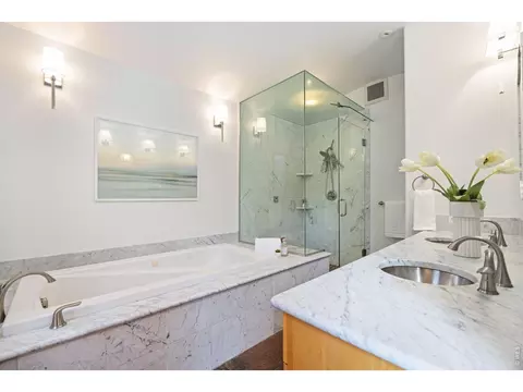 Bath - 2034 Pearl St #200, Boulder, CO 80302 photo 2 of 6
