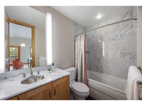 Bath - 2034 Pearl St #200, Boulder, CO 80302 photo 6 of 6