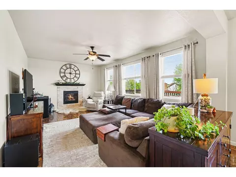 Living - 1124 Wagon Bend Rd, Berthoud, CO 80513 photo 1 of 3
