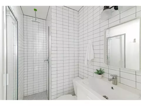 Bath - 620 S 42nd St, Boulder, CO 80305 photo 1 of 4