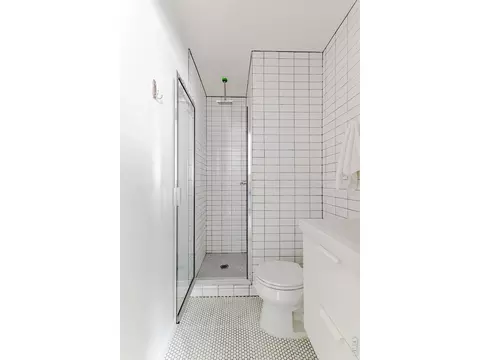 Bath - 620 S 42nd St, Boulder, CO 80305 photo 2 of 4