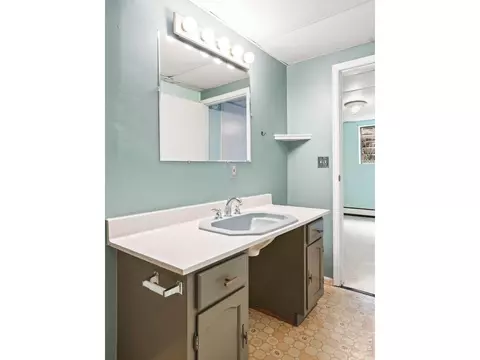 Bath - 256 Spruce St, Boulder, CO 80302 photo 3 of 3