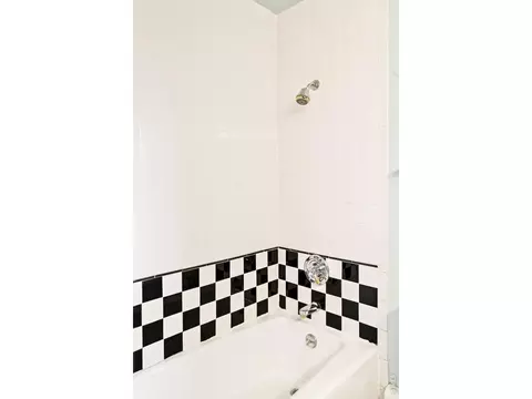 Bath - 256 Spruce St, Boulder, CO 80302 photo 2 of 3