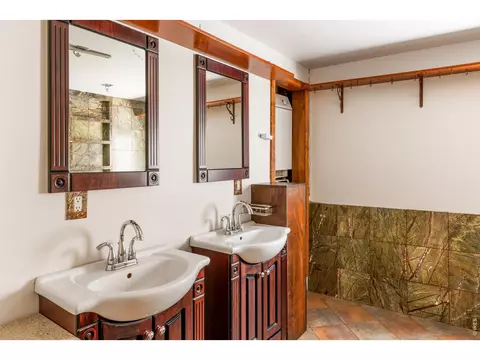 Bath - 541 Arapahoe Ave, Boulder, CO 80302 photo 4 of 6