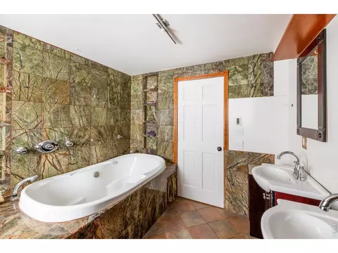 Bath - 541 Arapahoe Ave, Boulder, CO 80302 photo 5 of 6