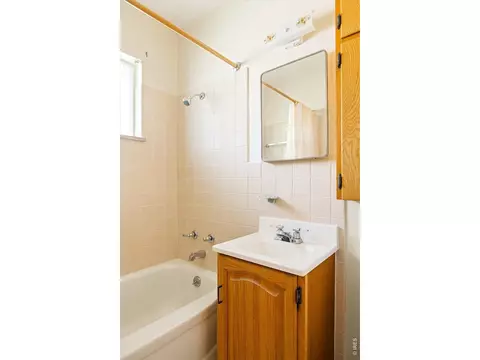 Bath - 330 32nd St, Boulder, CO 80305 photo 1 of 1
