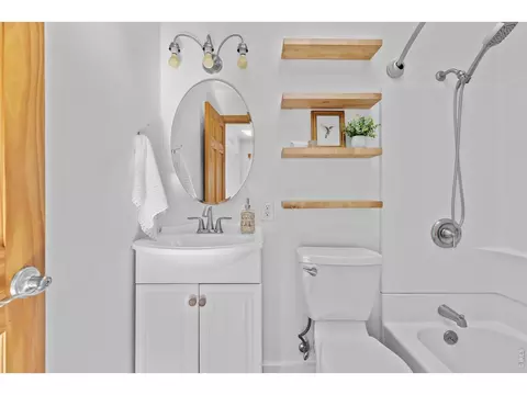 Bath - 1003 Eagle Dr, Lyons, CO 80540 photo 2 of 2