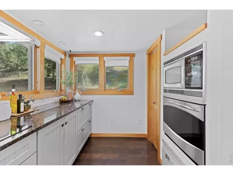 Kitchen - 1003 Eagle Dr, Lyons, CO 80540 photo 2 of 2