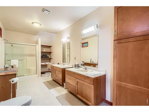 Bath - 752 Willow Patch Ln, Bellvue, CO 80512 photo 1 of 3