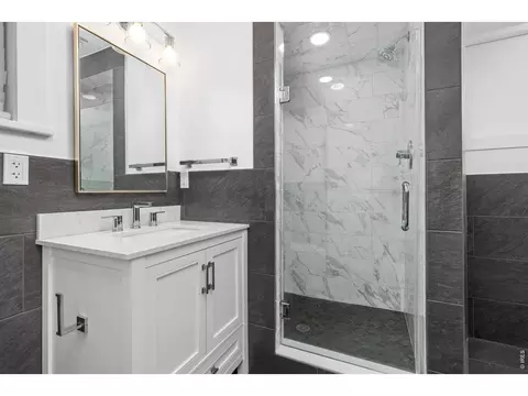 Bath - 943 10th St, Boulder, CO 80302 photo 4 of 4
