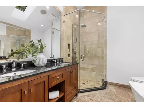 Bath - 943 10th St, Boulder, CO 80302 photo 1 of 4