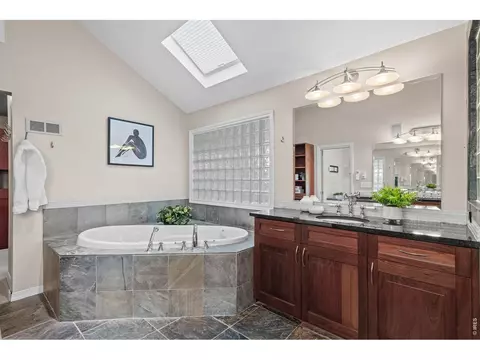 Bath - 7126 Cedarwood Cir, Boulder, CO 80301 photo 7 of 8