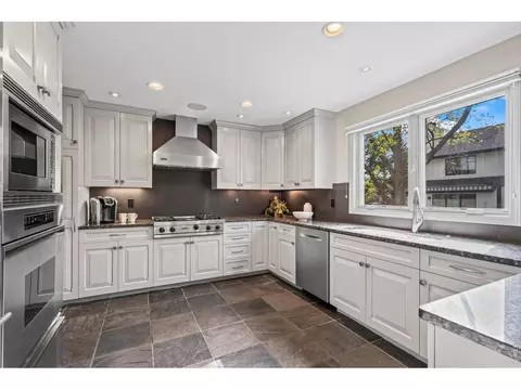Kitchen - 7126 Cedarwood Cir, Boulder, CO 80301 photo 2 of 3