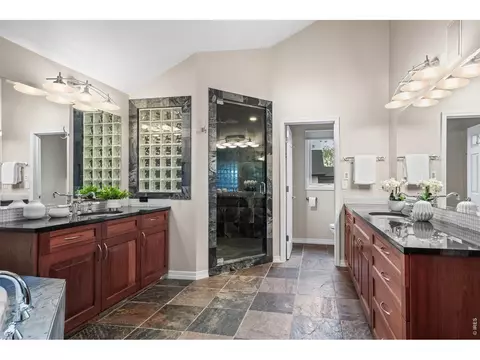 Bath - 7126 Cedarwood Cir, Boulder, CO 80301 photo 4 of 8