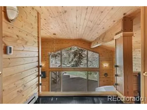 Bath - 746 Riverside Dr, Lyons, CO 80540 photo 2 of 6
