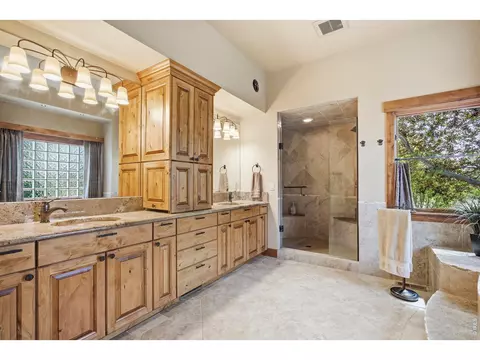 Bath - 2114 Shoreside Dr, Berthoud, CO 80513 photo 1 of 5