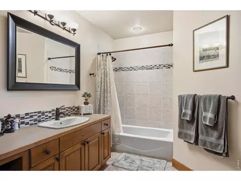 Bath - 2114 Shoreside Dr, Berthoud, CO 80513 photo 5 of 5