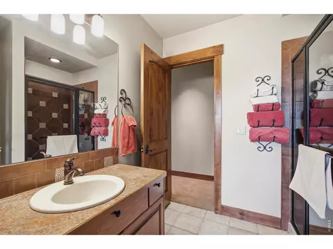 Bath - 2114 Shoreside Dr, Berthoud, CO 80513 photo 4 of 5