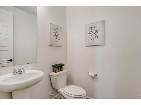 Bath - 1055 Rubinette Ln, Berthoud, CO 80513 photo 1 of 4