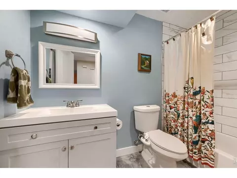 Bath - 1546 Greenbriar Blvd, Boulder, CO 80305 photo 1 of 3