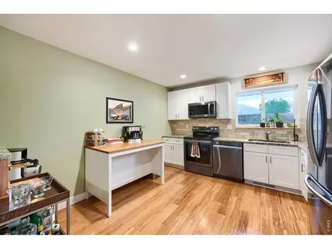 Kitchen - 1546 Greenbriar Blvd, Boulder, CO 80305 photo 2 of 3