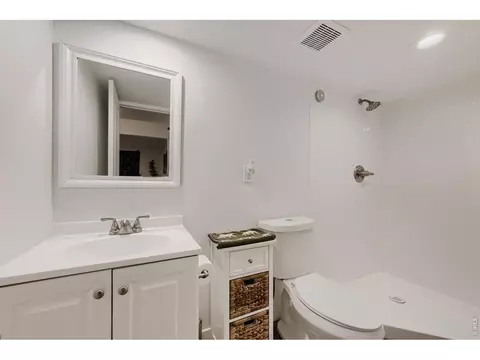 Bath - 1546 Greenbriar Blvd, Boulder, CO 80305 photo 3 of 3