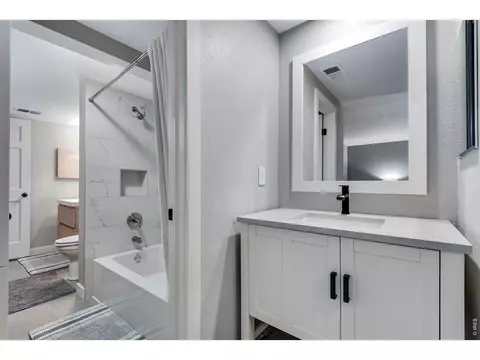 Bath - 2734 Northbrook Pl, Boulder, CO 80304 photo 2 of 3