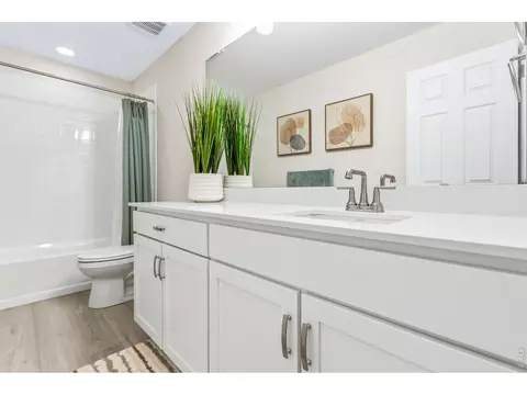 Bath - 955 Rustling St, Windsor, CO 80550 photo 4 of 5