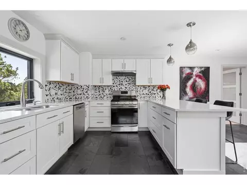 Kitchen - 725 Timber Ln, Boulder, CO 80304 photo 2 of 3