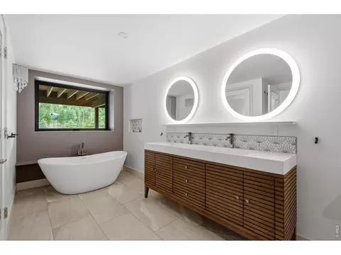 Bath - 725 Timber Ln, Boulder, CO 80304 photo 2 of 3
