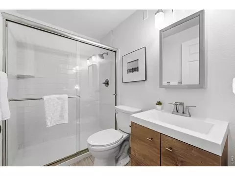 Bath - 910 Portland Pl UNIT 2, Boulder, CO 80304 photo 1 of 1