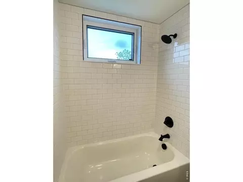 Bath - 4461 West Ct, Boulder, CO 80304 photo 1 of 2