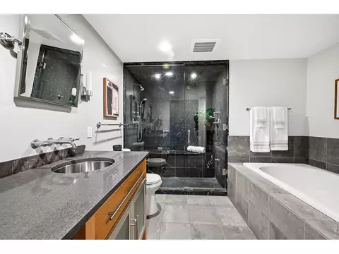 Bath - 1360 Walnut St # 202, Boulder, CO 80302 photo 2 of 2
