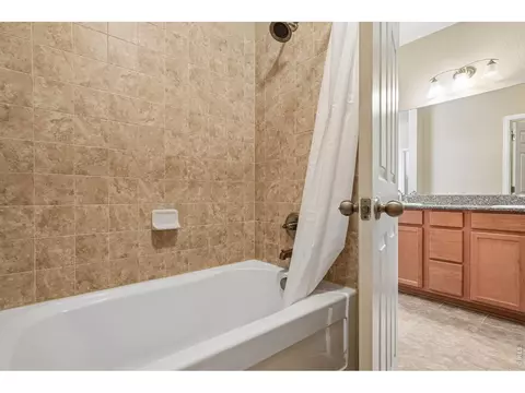 Bath - 801 Evening Breeze Dr #40, Berthoud, CO 80513 photo 2 of 5