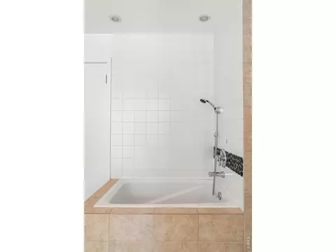 Bath - 770 6th St, Boulder, CO 80302 photo 5 of 6