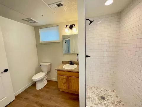Bath - 4511 West Ct, Boulder, CO 80304 photo 3 of 5