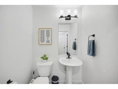 Bath - 6393 Moore Ct, Arvada, CO 80004 photo 3 of 3