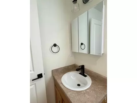 Bath - 951 Cherry Ave #B, Boulder, CO 80304 photo 2 of 5