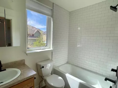 Bath - 951 Cherry Ave #B, Boulder, CO 80304 photo 3 of 5