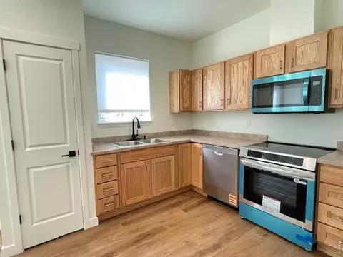 Kitchen - 951 Cherry Ave #B, Boulder, CO 80304 photo 2 of 4