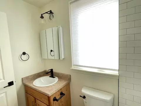 Bath - 951 Cherry Ave #B, Boulder, CO 80304 photo 1 of 5