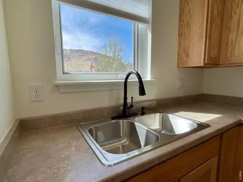 Kitchen - 951 Cherry Ave #B, Boulder, CO 80304 photo 4 of 4