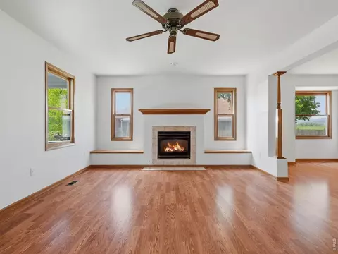 Living - 101 Sioux Dr, Berthoud, CO 80513 photo 2 of 6