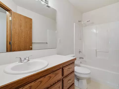 Bath - 101 Sioux Dr, Berthoud, CO 80513 photo 3 of 3