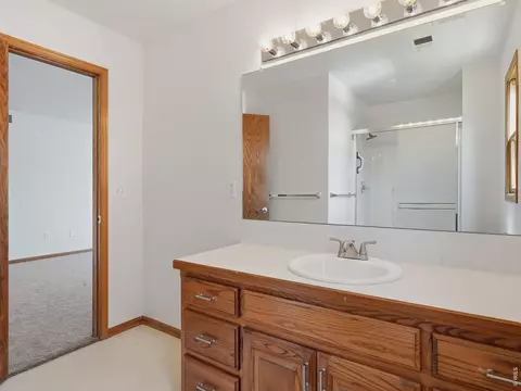 Bath - 101 Sioux Dr, Berthoud, CO 80513 photo 2 of 3