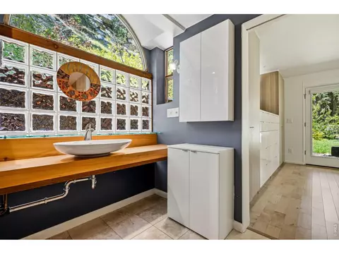 Bath - 35310 Boulder Canyon Dr, Boulder, CO 80302 photo 1 of 4
