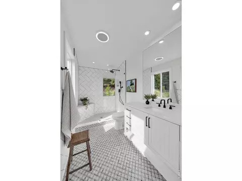 Bath - 408 Millionaire Dr, Boulder, CO 80302 photo 3 of 4