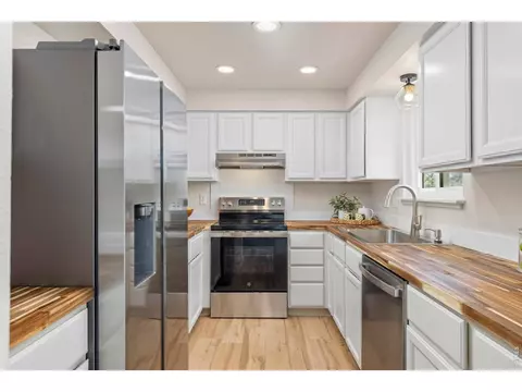Kitchen - 5009 Gary Dr, Berthoud, CO 80513 photo 1 of 3