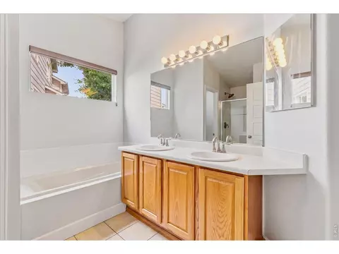 Bath - 3712 E 139th Ave, Thornton, CO 80602 photo 2 of 3